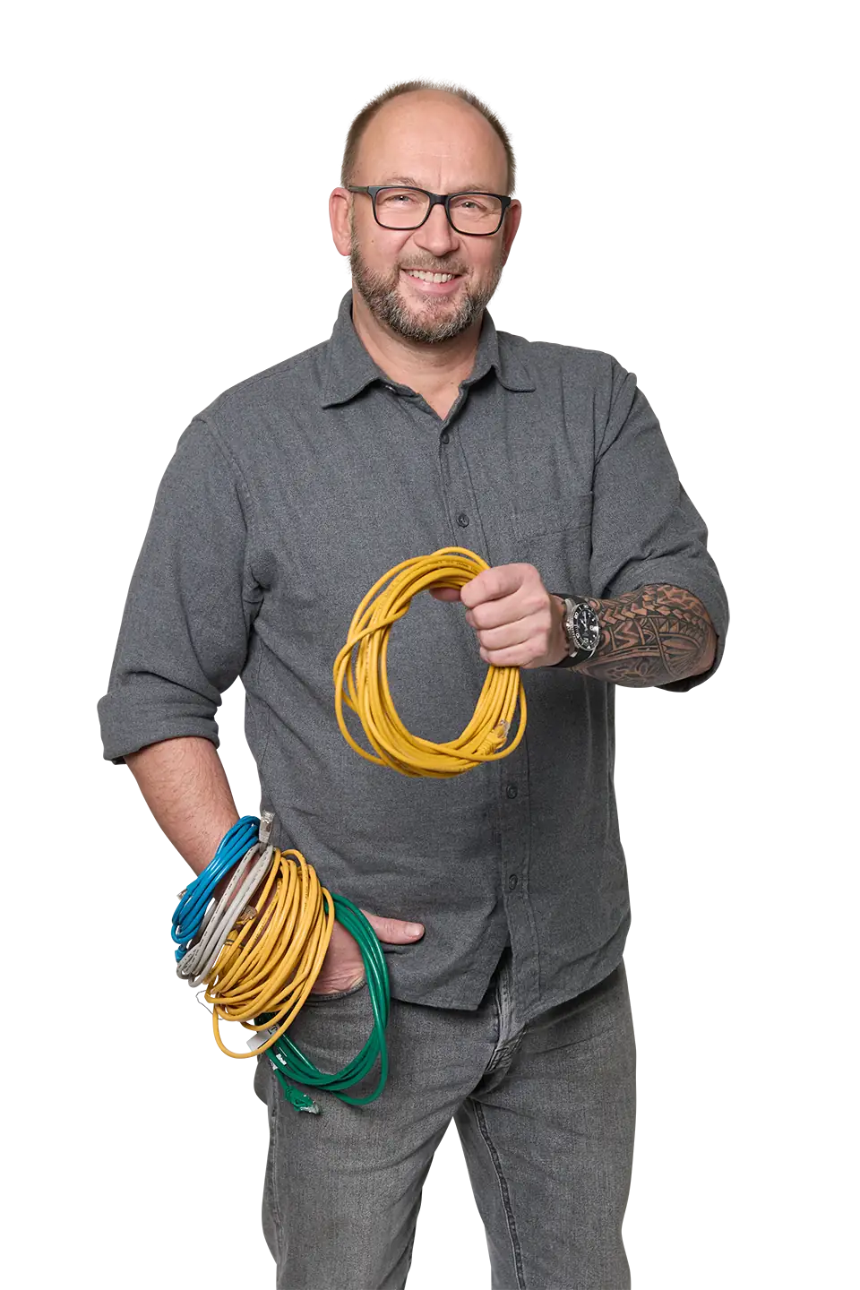 Mario Bergers – IT-Manager mit Netzwerkkabeln